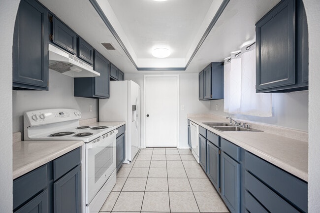 Building Photo - 2247 Heavenly View Dr