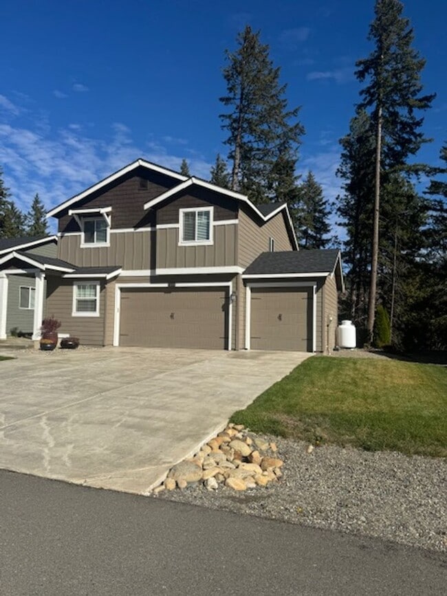 Building Photo - Welcome to your dream home in Cle Elum!
