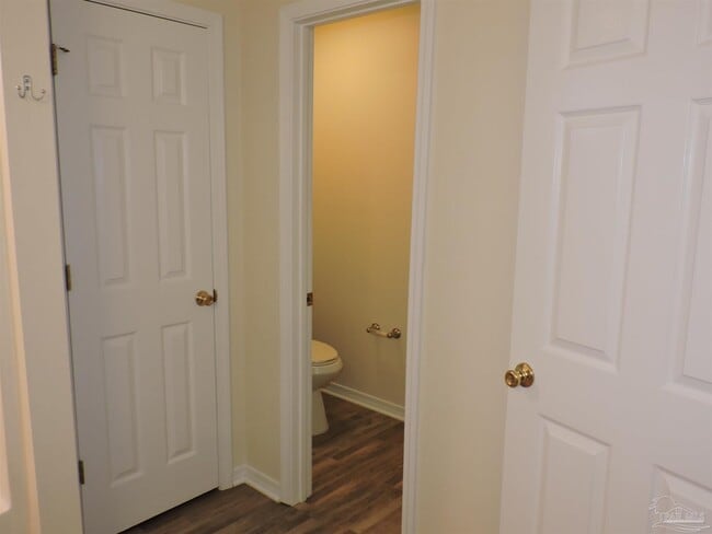 Building Photo - 2513 Gulf Breeze Ave