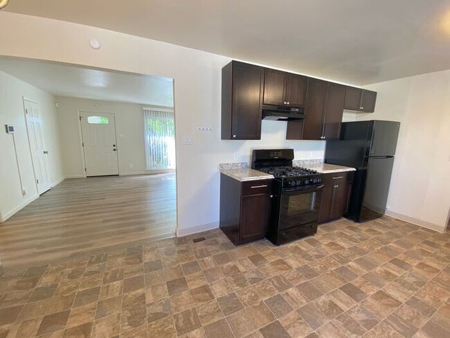 Building Photo - Like Brand New! - Single Story House in North Central Reno