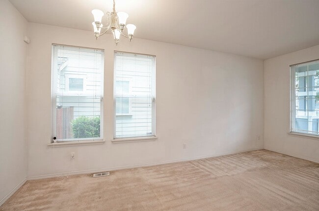 Building Photo - Spacious 4-Bedroom in Renton’s Serenity Ridge