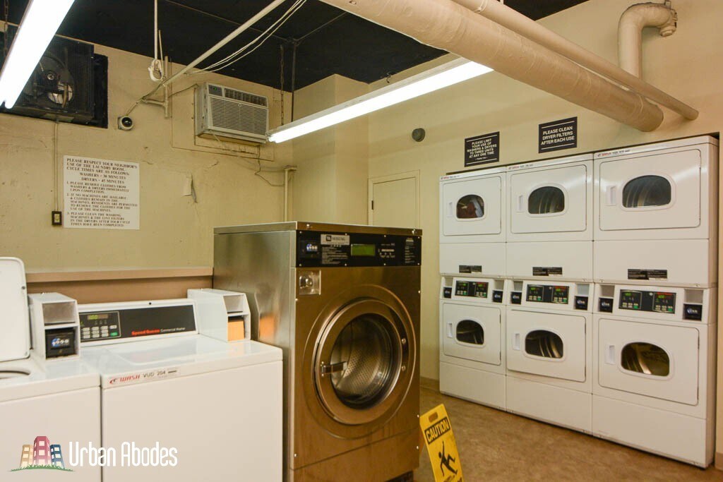 Building Photo - 429 W Wellington Ave