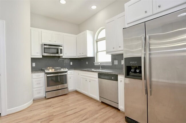 Building Photo - 3614 Main Plaza Dr