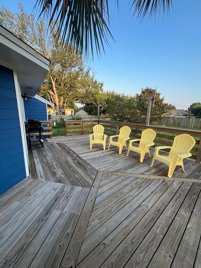 Building Photo - 2040 Falconhurst Pl