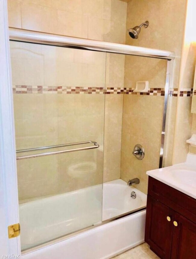 Building Photo - 71 Bay 28th St