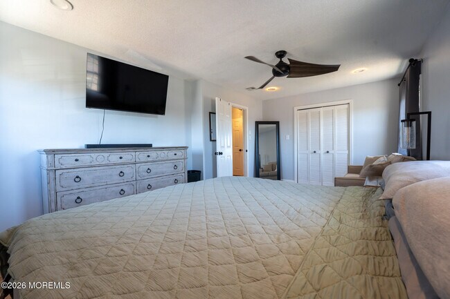 Building Photo - 406 Lawrence Dr