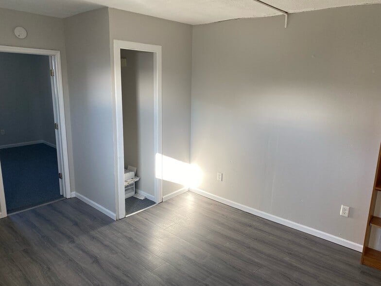 Building Photo - 245 S Washington St