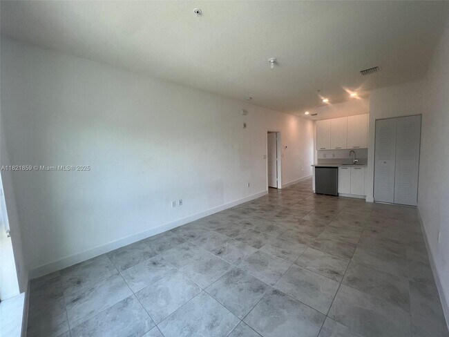 Building Photo - 4636 NW 84th Ave