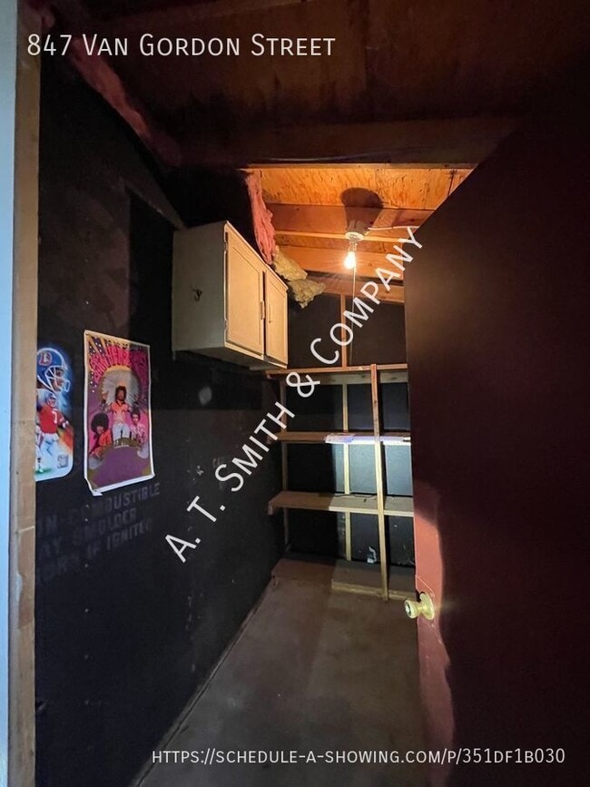 Building Photo - Clean And Spacious Two Bedroom Duplex With...
