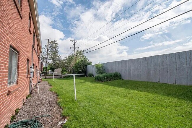 Building Photo - Miller Court Apartments - Security Deposit As Low As $0!