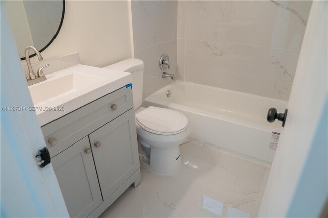 Building Photo - 615 NE 26th St