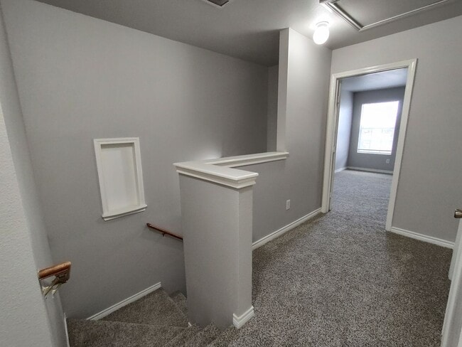 Building Photo - Townhouse with Attached Garage and Backyard