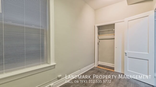 Building Photo - 2132 W Haddon-Unit 2