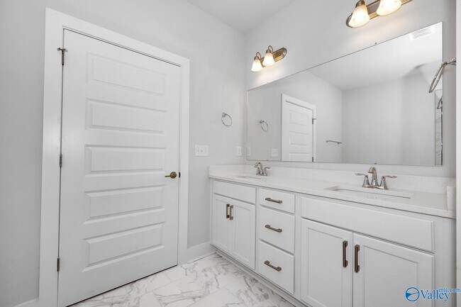 Building Photo - 144 Clift Farm Dr