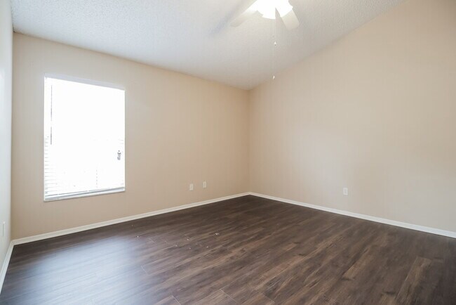 Building Photo - 2230 Justin Ave