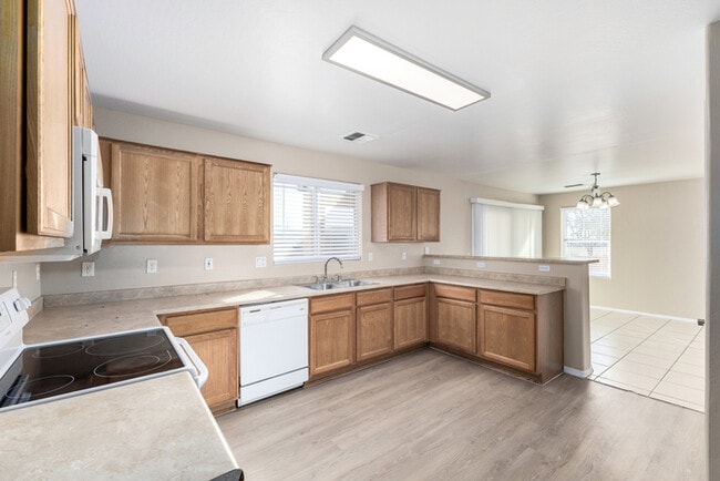 Building Photo - 6537 W Magnolia St