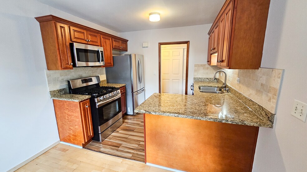 Kitchen - 110 N Lincoln Ln