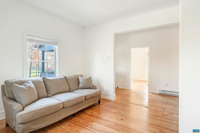 Building Photo - 2580 Nydrie Dr