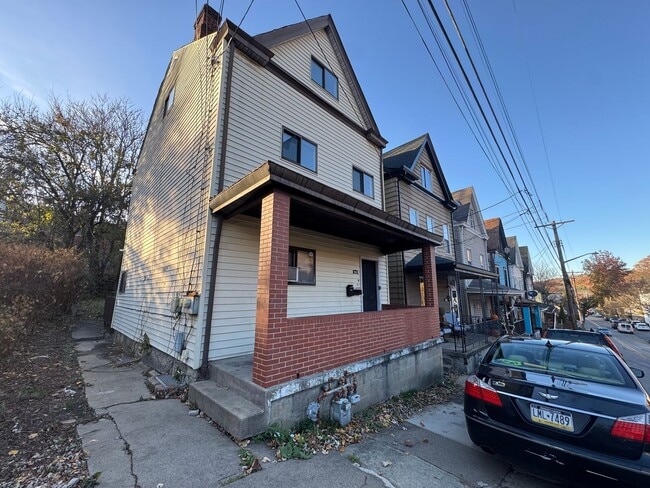 Building Photo - 2903 Stayton St