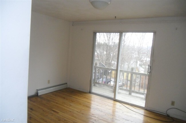 Building Photo - 2 br, 1 bath Apartment - 224 Harry L Dr TLC