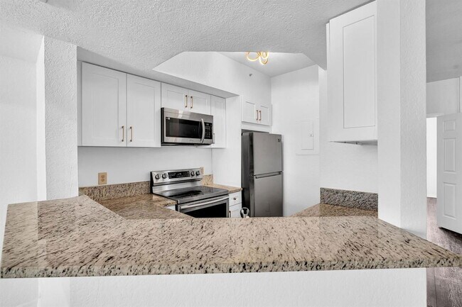 Building Photo - 725 SW 148th Ave