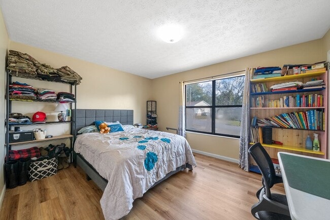 Building Photo - 1405 Barberry Pl