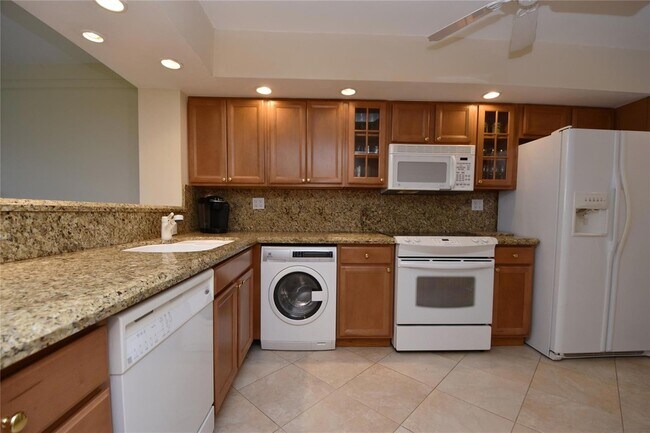 Building Photo - 3850 Galt Ocean Dr