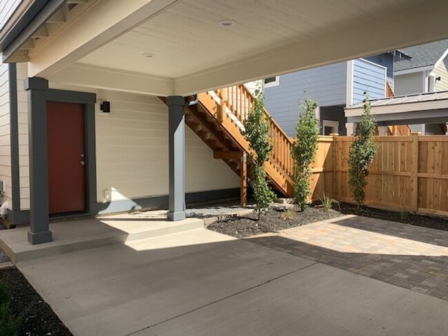 Building Photo - West Side 3 Bedroom with Garage