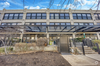 Building Photo - 1001 W 15th St