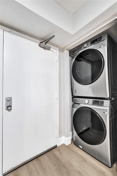 Building Photo - 3200 Port Royale Dr N