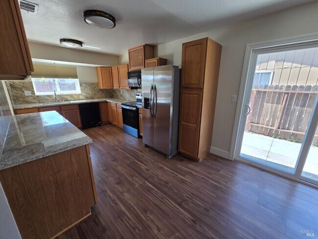Building Photo - 616 Placer Ln