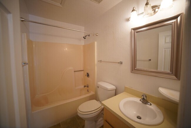Building Photo - 6315 S Placid Pl