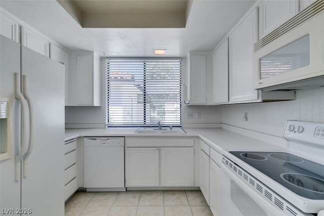 Building Photo - 3452 Pino Cir