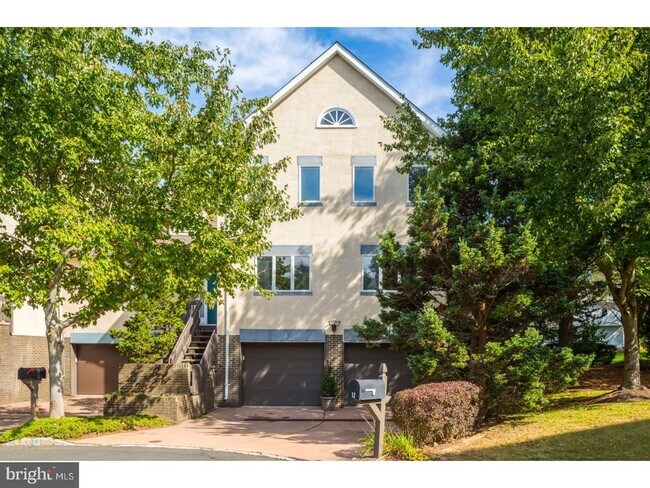 Building Photo - 11 Lexington Ct