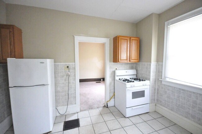 Building Photo - 177 E 11th Ave