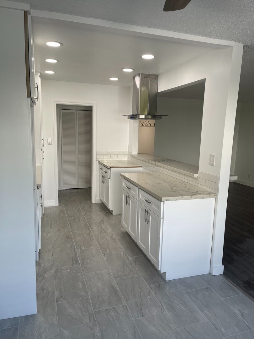 Building Photo - 825 S Bedford St