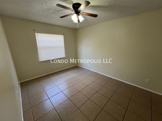 Building Photo - 2584 Troubador St