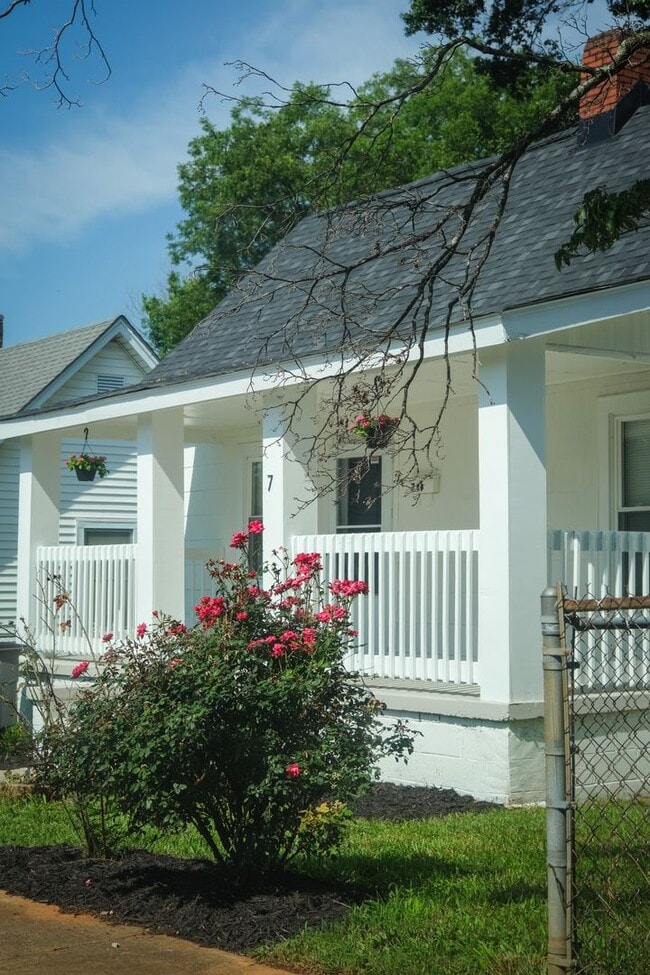 Building Photo - 7 Welch St