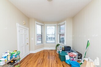 Building Photo - 1 bedroom in Chicago IL 60657