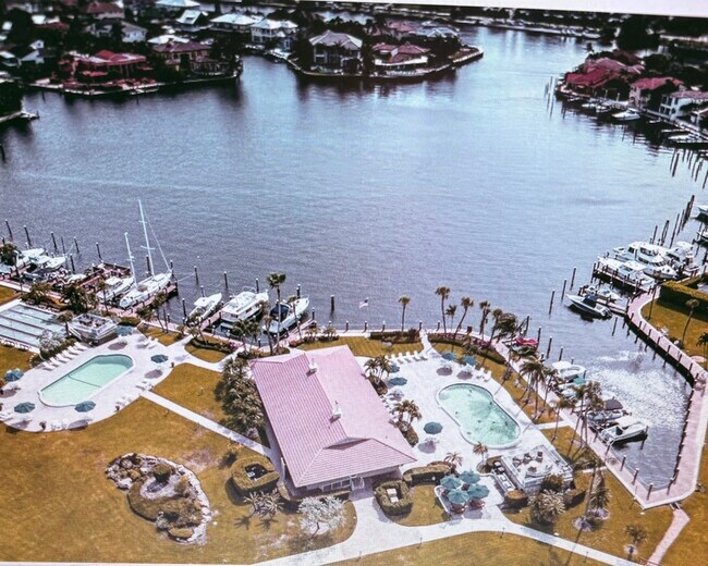 Building Photo - 951 Spanish Cir