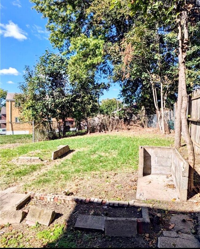 Building Photo - Now Available – Spacious 2 Bedroom Single-Family Home in Pittsburgh’s East End