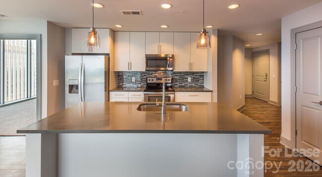 Building Photo - 525 S Church St