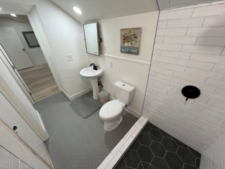 Building Photo - 4059 Ridge St