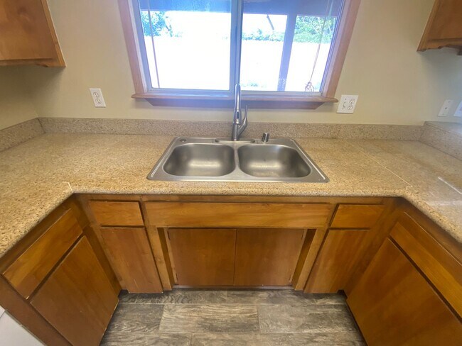 Building Photo - 1275 Peterson Ranch Rd