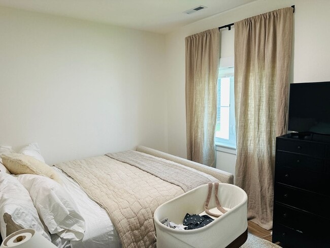 Building Photo - Custom Condo Community