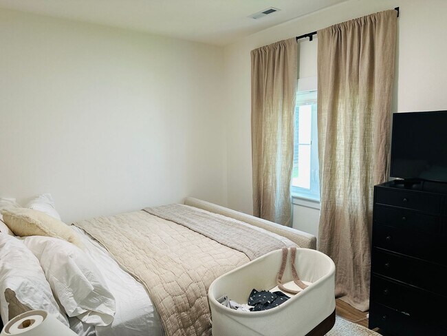 Building Photo - The Green at Felida Park Stunning Home