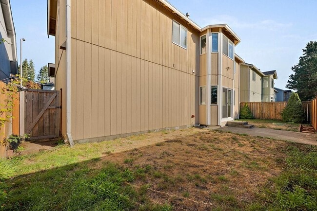 Building Photo - Modern 4-Bedroom Home with 5-Piece Primary...