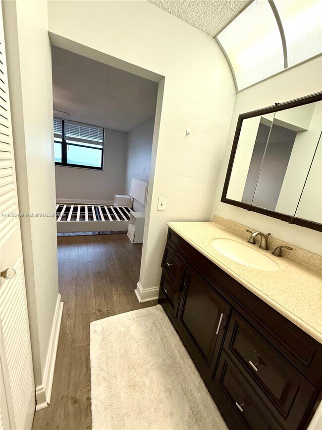 Building Photo - 1266 S Military Trail