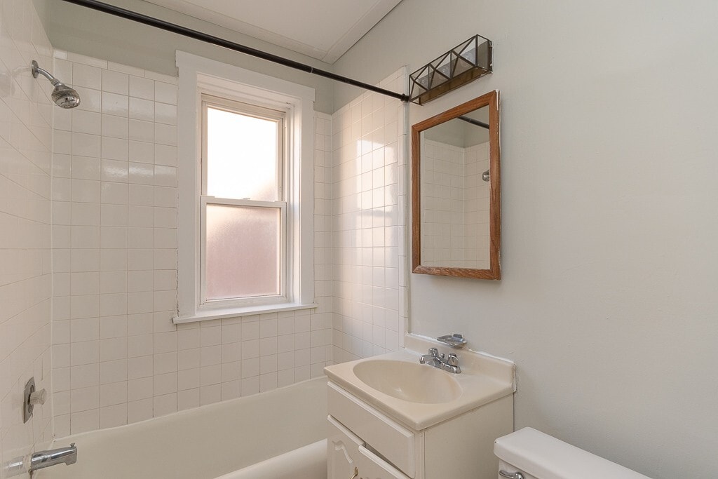 Building Photo - 516 W Melrose St