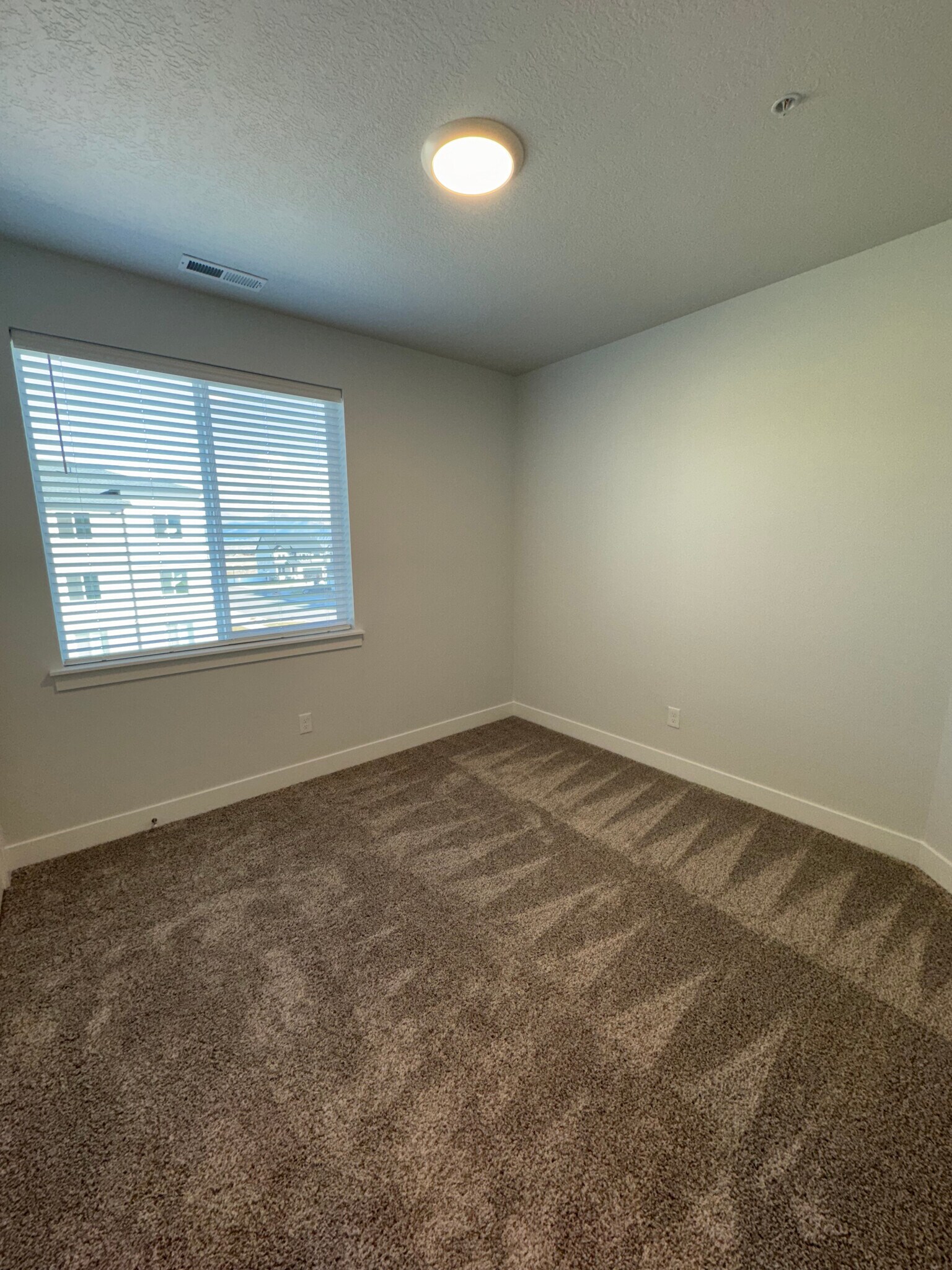 Building Photo - 13537 S Commodus Dr